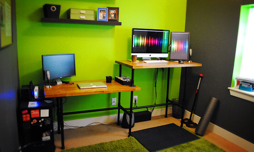 DIY Adjustable Standing Desk from Steel Pipe & Ikea Countertop